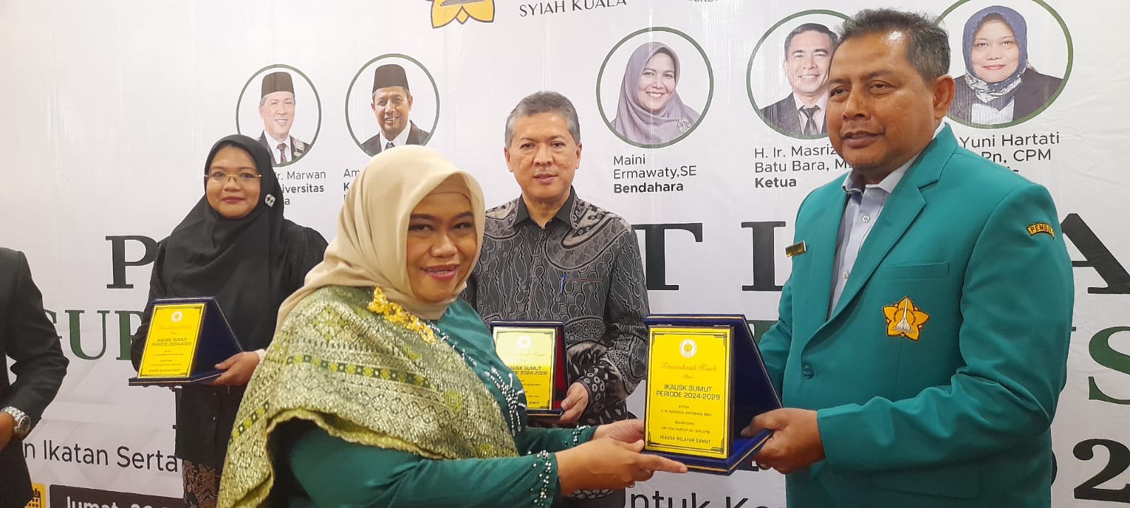 Usai Dilantik, Rektor USK Minta IKA USK Sumut Harus Sinerji dengan DPP IKA USK.